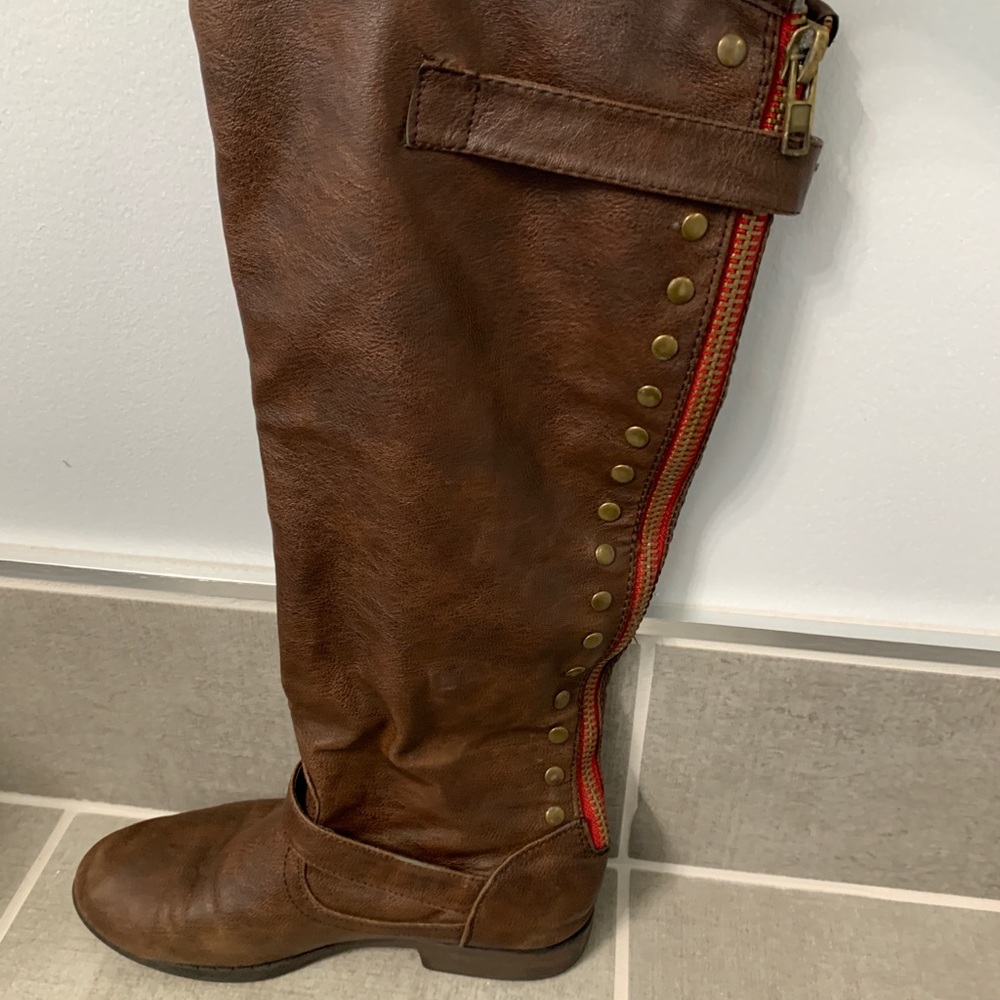 Women’s riding booths w/ red accents